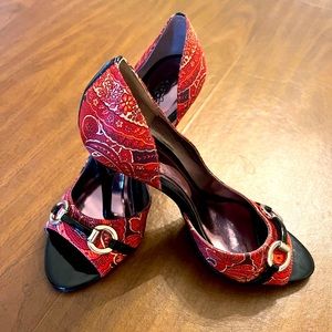 New, never used Carlos Santana 4” heels, size 8.5 medium, peep toe, gold details